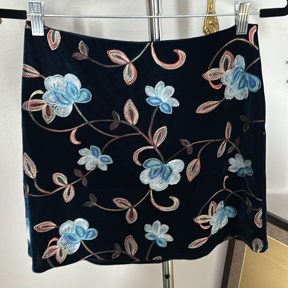 Velvet Floral Embroidered Mini Skirt - Picture 2 of 3
